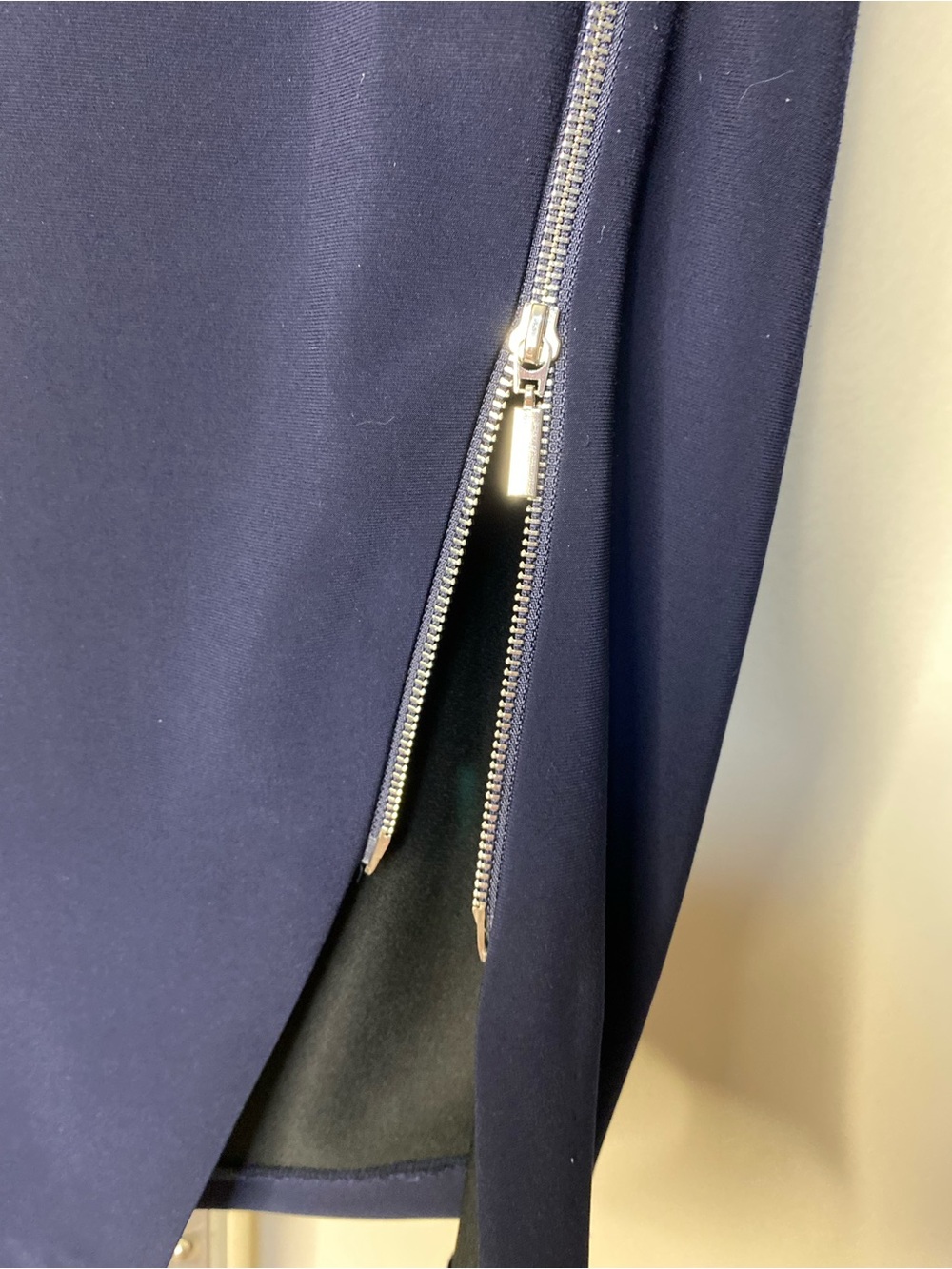Joseph Ribkoff Navy Pencil Skirt Size 8 Silver Zip - Picture 4 of 5